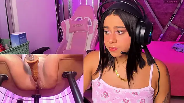 Selen-S – webcam model profile photo Image 14