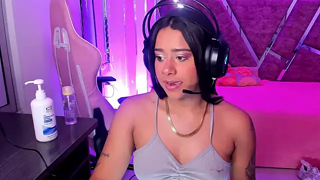 Selen-S – webcam model profile photo Image 17