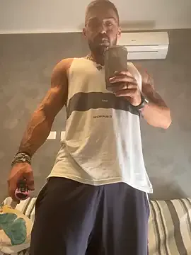 R0422 – webcam model profile photo Image 2