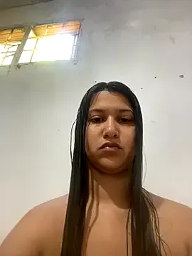 MilaBee – webcam model profile photo Image 2