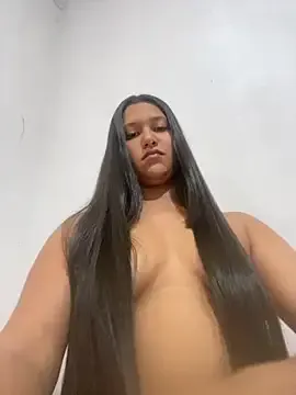 MilaBee – webcam model profile photo Image 3