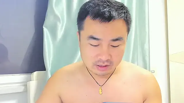 R-bonbon – webcam model profile photo Image 12