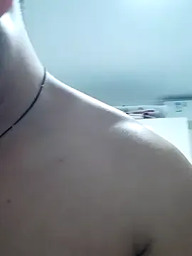 R-bonbon – webcam model profile photo Image 17