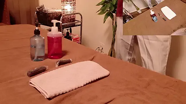 R-bonbon – webcam model profile photo Image 18