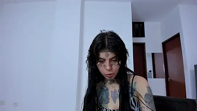 Runarunapi – webcam model profile photo Image 2