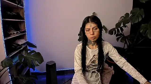 Runarunapi – webcam model profile photo Image 6