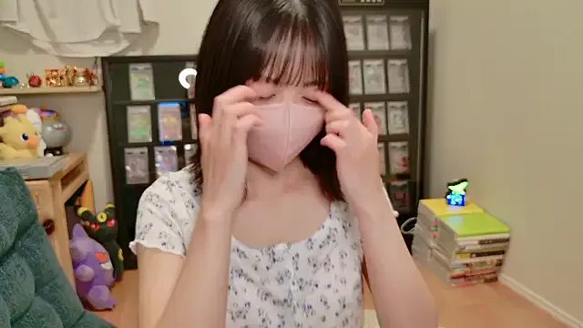 LT-333 – webcam model profile photo Image 7