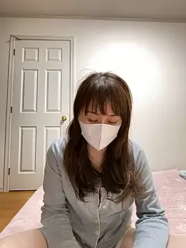 R-bonbon – webcam model profile photo Image 17