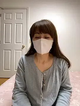 R-bonbon – webcam model profile photo Image 18