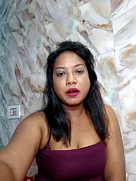 Runarunapi – webcam model profile photo Image 6