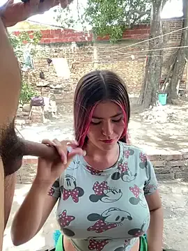 Cute-Simmi69 – webcam model profile photo Image 3