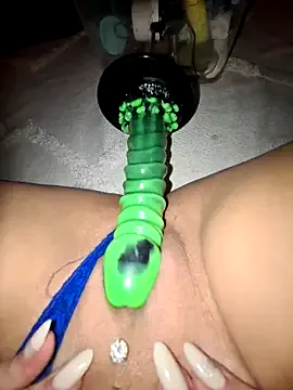 emyii – webcam model profile photo Image 10