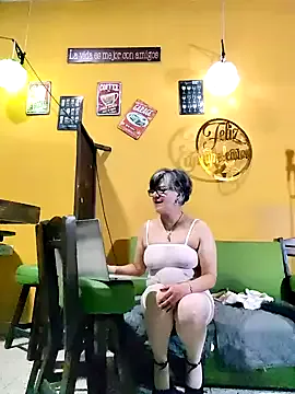 bunnyblondy – webcam model profile photo Image 15