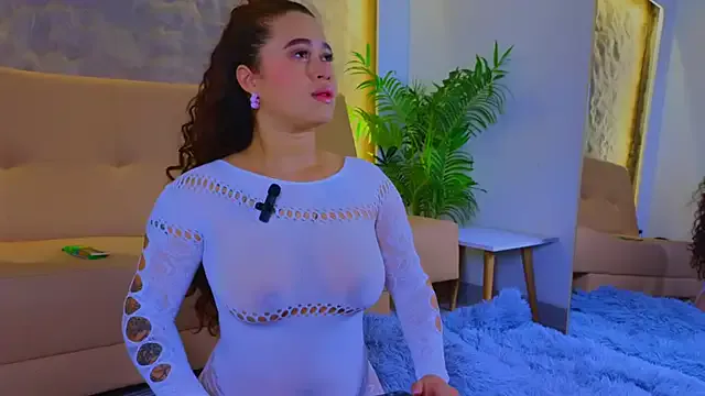 nayomi_34f – webcam model profile photo Image 13