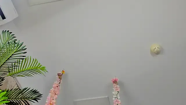 Runarunapi – webcam model profile photo Image 7