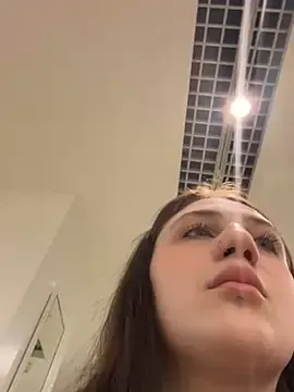 Lola_Hale – webcam model profile photo Image 3