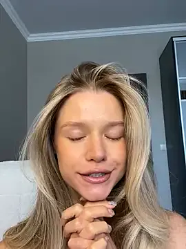 keirasworld – webcam model profile photo Image 3