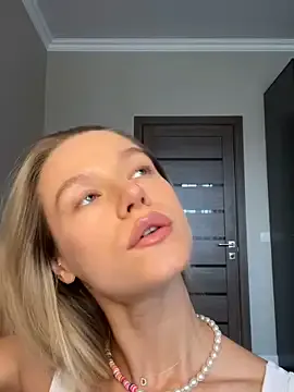 keirasworld – webcam model profile photo Image 7