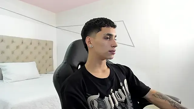 Benson18y – webcam model profile photo Image 11