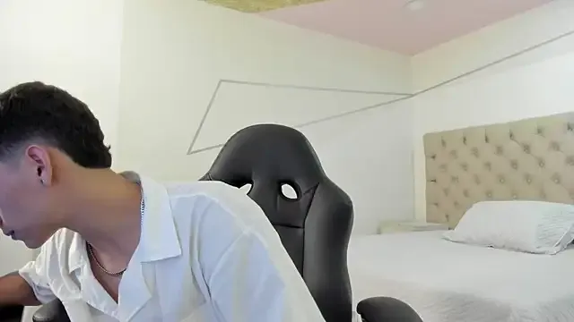 Benson18y – webcam model profile photo Image 14