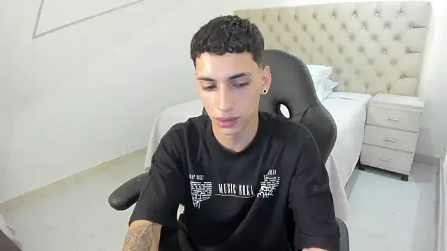 Benson18y – webcam model profile photo Image 17