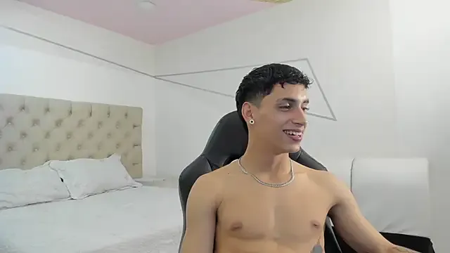 Benson18y – webcam model profile photo Image 2