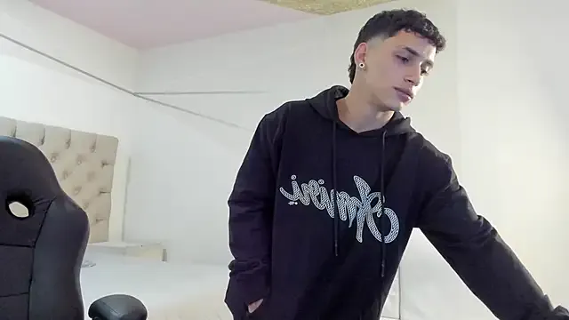 Benson18y – webcam model profile photo Image 9