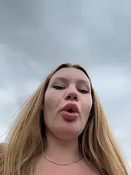 Yui-Ch – webcam model profile photo Image 15