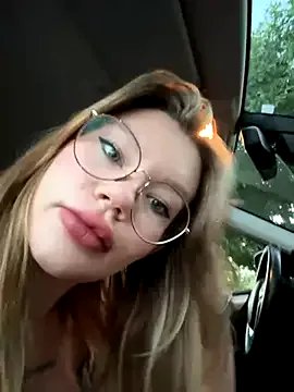 Yui-Ch – webcam model profile photo Image 9