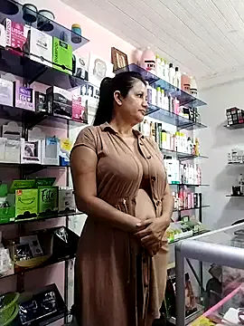 DIANITA_1988 – webcam model profile photo Image 17