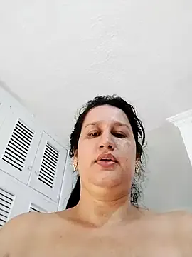 DIANITA_1988 – webcam model profile photo Image 6