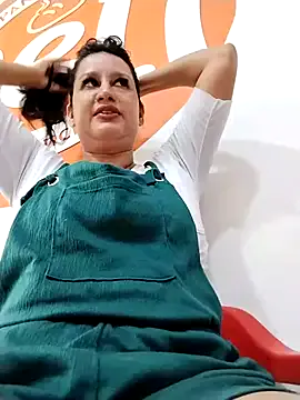 DIANITA_1988 – webcam model profile photo Image 8