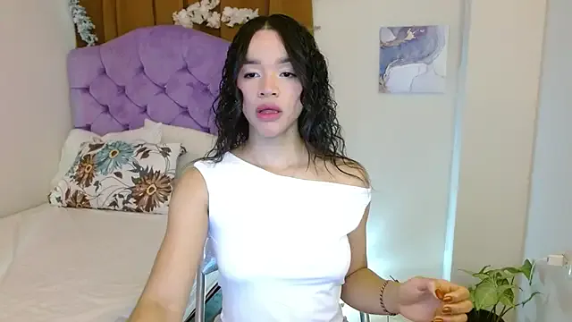 Runarunapi – webcam model profile photo Image 2