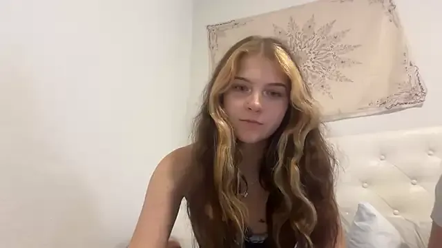 Yui-Ch – webcam model profile photo Image 18