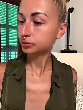 Runarunapi – webcam model profile photo Image 4