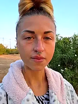 Runarunapi – webcam model profile photo Image 7