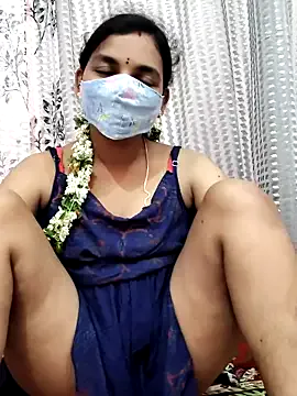 MileySummer – webcam model profile photo Image 10