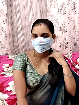 MileySummer – webcam model profile photo Image 15