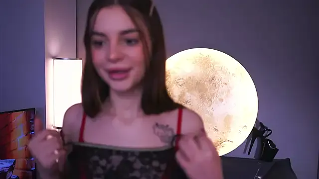 Selen-S – webcam model profile photo Image 2