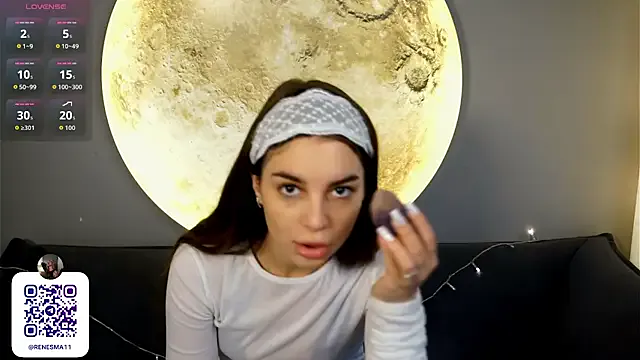 Selen-S – webcam model profile photo Image 4