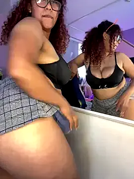 GennaJames – webcam model profile photo Image 11