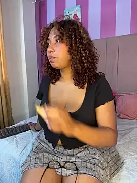 GennaJames – webcam model profile photo Image 19