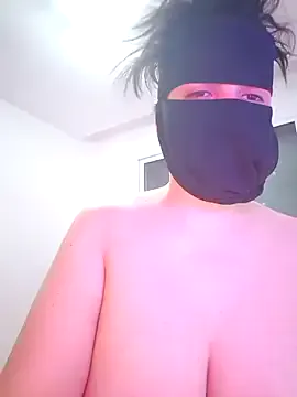 wrenlie – webcam model profile photo Image 2