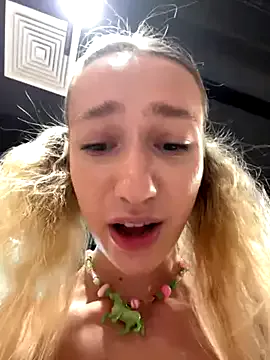 KpKpR – webcam model profile photo Image 10