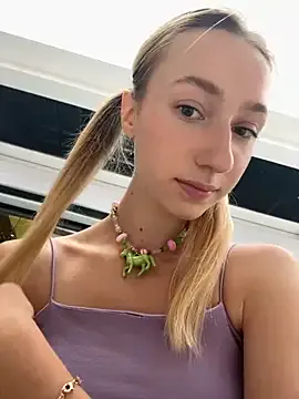 KpKpR – webcam model profile photo Image 11