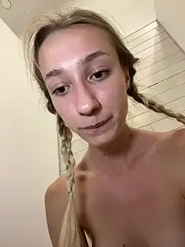 KpKpR – webcam model profile photo Image 12