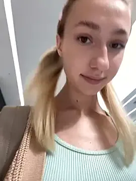 KpKpR – webcam model profile photo Image 14