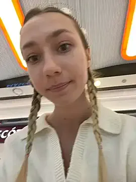 KpKpR – webcam model profile photo Image 15