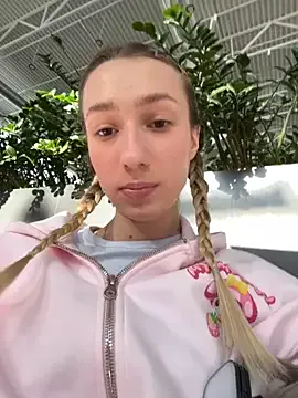 KpKpR – webcam model profile photo Image 16