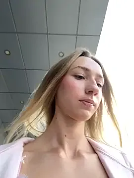 KpKpR – webcam model profile photo Image 18